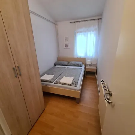 Apartma Z Dvema Spalnicama In Teraso